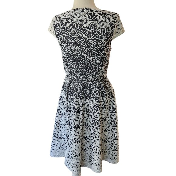 Black and White Cap Sleeves Bodycon Dress Embroidery Pattern Ladies Size 4 - Picture 2 of 7